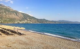 Stylish Seaside Home - Fully Equipped, Big Terrace